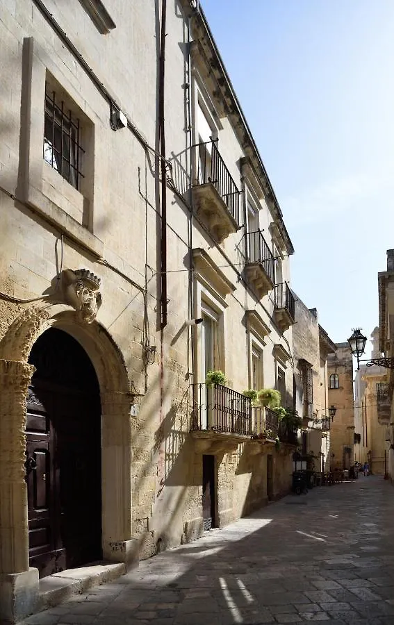 Palazzo Rudiae -Duomo location